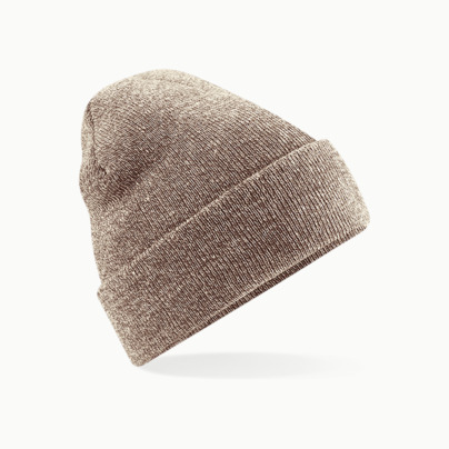 Stickad mössa i många färgstarka alternativ