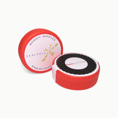 Hockeypuck i plast fyllda med reklamgodis