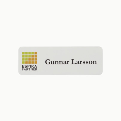Namnbrickor med egen logo