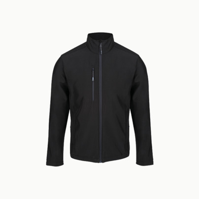 Softshell-jackor i återvunnet material med reklamlogo